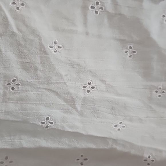 Old Navy Split Neck Eyelet Gauze Blouse Long sleeves white size small - Picture 6 of 11